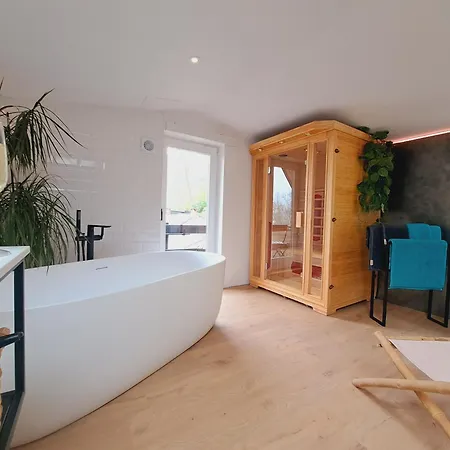 בית נופש Two Sister's לה רושה - אן - ארדן